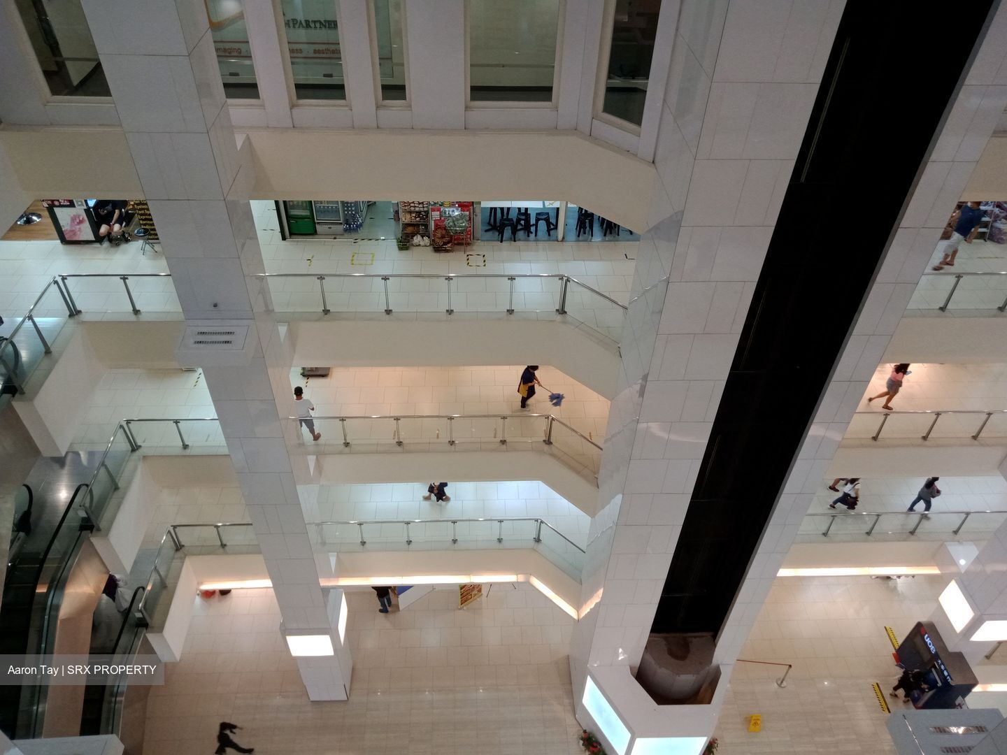 Lucky Plaza (D9), Retail #488905361